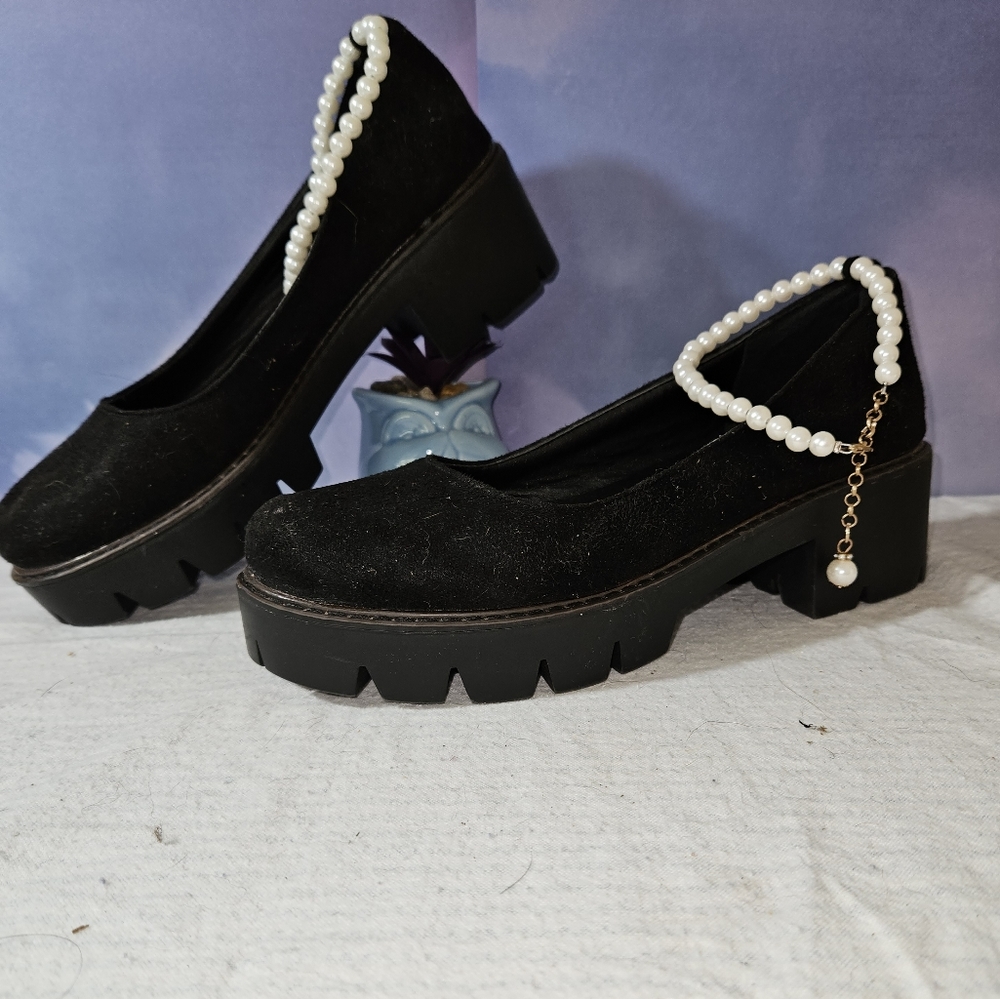 Black dress shoes